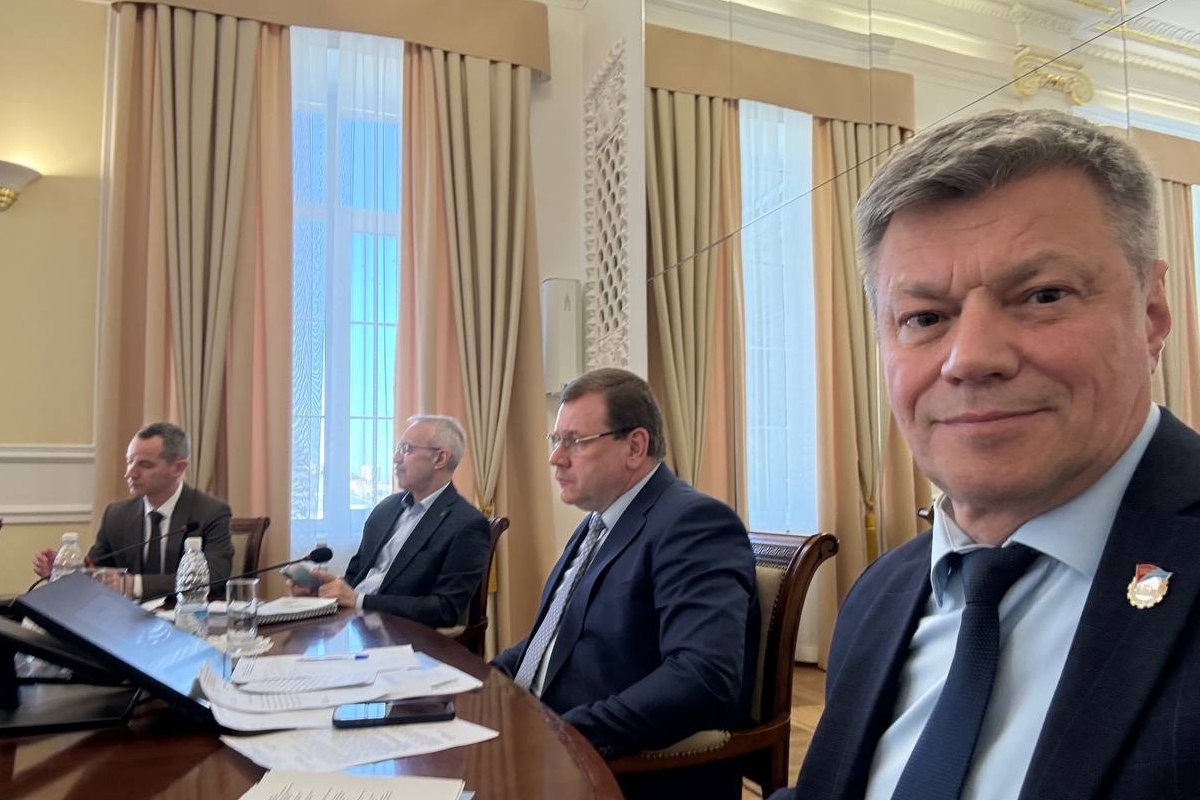 В Екатеринбурге прошло заседание с участием профсоюзов по соцтрудовым вопросам